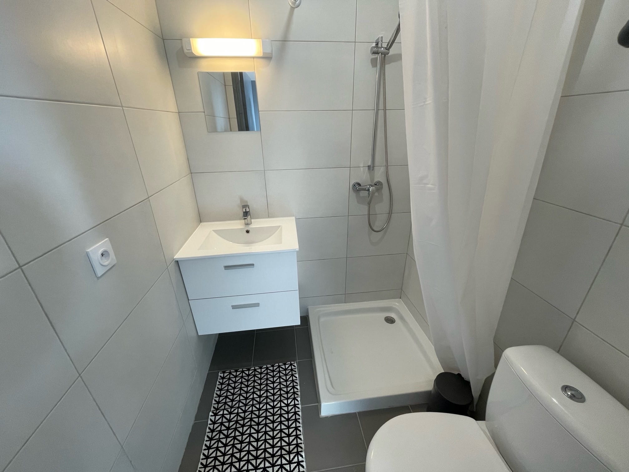 Studio meublé à Guénange - la salle de douche