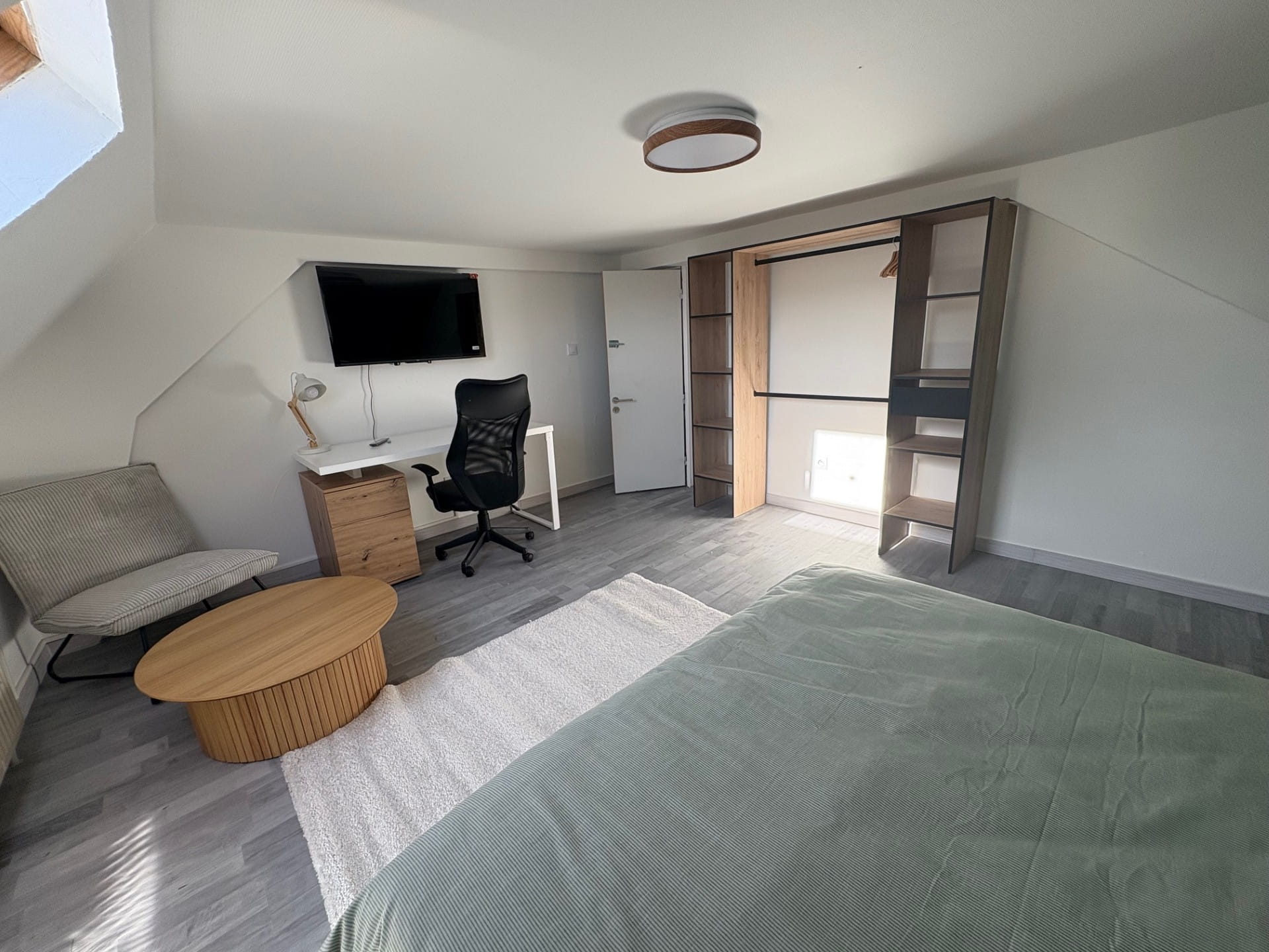 Chambre en colocation à Uckange - photo de la chambre dans les combles aménagés